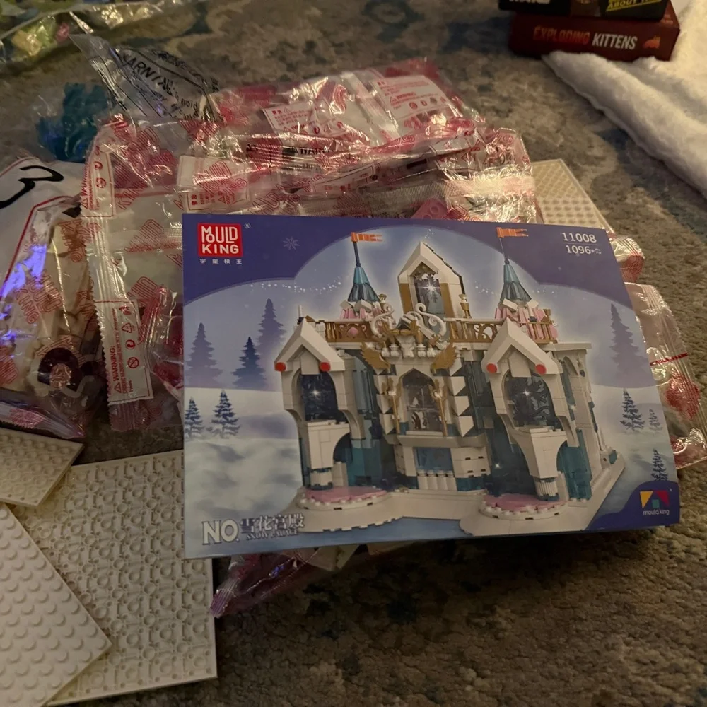 Frozen Castle Building Set - Picture 3 of 3